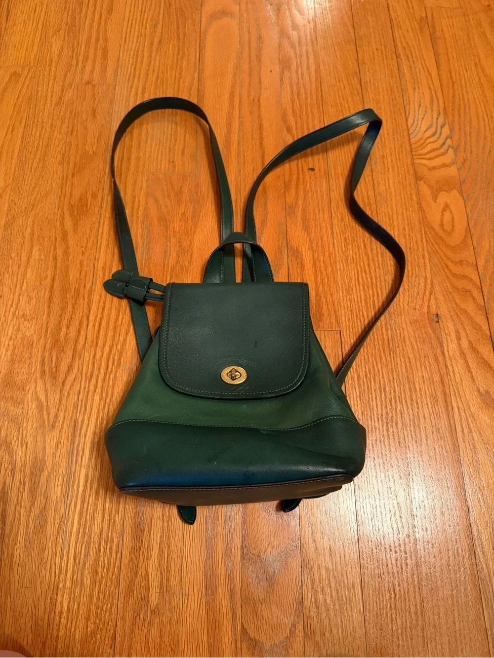 GREEN COACH TURNLOCK BACKPACK- GLOVETANNED LEATHER W HARDWARE